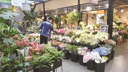 花卉市场“升温”：心花鲜花一起开